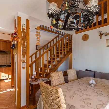 Surfer's Lodge, Nature Driven With Sauna Krk Town