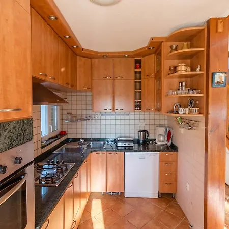 Surfer's Lodge, Nature Driven With Sauna Krk Town