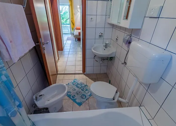 Surfer's Lodge, Nature Driven With Sauna Krk Town