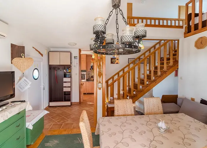 Apartment Surfer's Lodge, Nature Driven With Sauna Krk Town