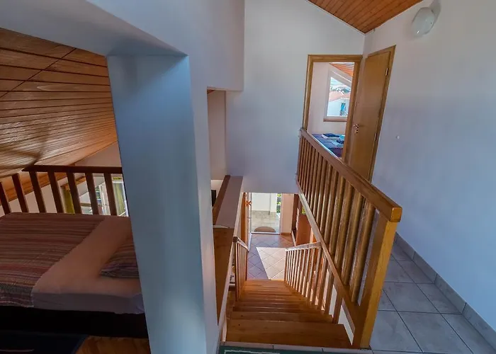 Surfer's Lodge, Nature Driven With Sauna Krk Town