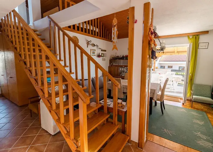 Apartment Surfer's Lodge, Nature Driven With Sauna Krk Town