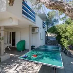 Surfer's Lodge, Nature Driven With Sauna Veglia