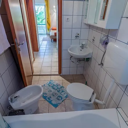 Surfer's Lodge, Nature Driven With Sauna Krk Town