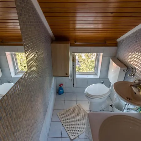 Surfer's Lodge, Nature Driven With Sauna * Krk Town