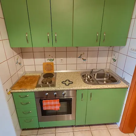 Apartment Surfer's Lodge, Nature Driven With Sauna Krk Town
