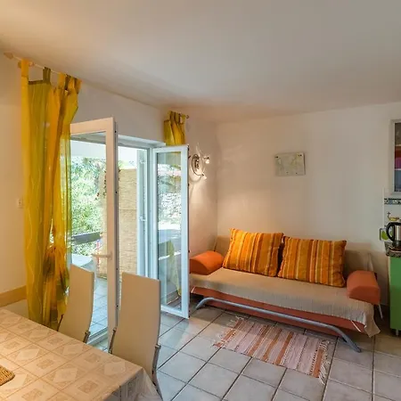 Surfer's Lodge, Nature Driven With Sauna * Krk Town