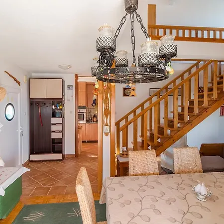 Apartment Surfer's Lodge, Nature Driven With Sauna Krk Town